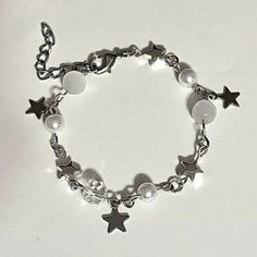 Preppy Bracelets, Pearl Charm Bracelet, Beads Bracelet Design, Jewelry Accessories Ideas, Funky Jewelry, Star Bracelet, Beaded Bracelets Diy, Fancy Jewelry, Beaded Accessories