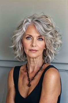 Discover the most flattering and stylish grey hairstyles for women over 50 that highlight your natural beauty. Shoulder Length Cuts For Fine Hair, Grey Curly Hair, Thanksgiving Quotes, Penteado Cabelo Curto, Women Over 50, Gray Hair