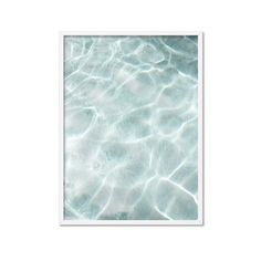 an image of water that looks like it is floating in the ocean or swimming pool