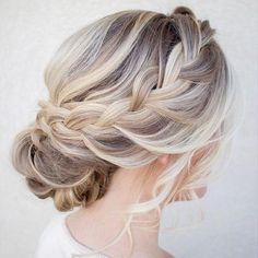 Side French braid into a Low Bun Messy Wedding Hair, Romantic Wedding Hair, Braided Hairstyles Updo, Penteado Cabelo Curto, Wedding Hairstyles Updo, Wedding Updo, Braided Updo, Wedding Hair And Makeup, 인물 사진