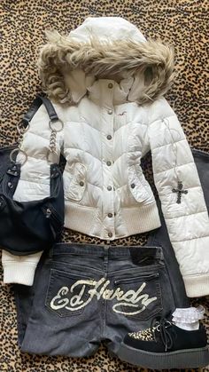 2000s Winter Outfits, Messy Chic, White Jacket Outfit, Dark Academia Outfit, Elegant Hats, Fits Clothes, 2000s Fashion Outfits, Dream Style, Jacket Outfit