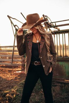 'Bar C' CC Exclusive Blazer (XS - XXL) – Cold Cactus Inc. Ranch Wear For Women, Womens Country Fashion, Western Blazers Women, Work Outfit Cowboy Boots, Southern Cowgirl Outfits, Business Cowgirl, Modern Country Style Clothes, Texas Clothing Style, Country Style Clothing