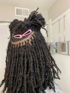 click the pin for a full interlocking tutorial & LENGTH CHECK on my microlocs #locs #locstyles Microlocs On 4c Hair, Microlocs Aesthetic, Interlocking Microlocs, Braided Microlocs, 4c Microlocs, Microlocs Inspiration, Interlocking Locs, Locs With Curly Ends, Micro Braids Styles