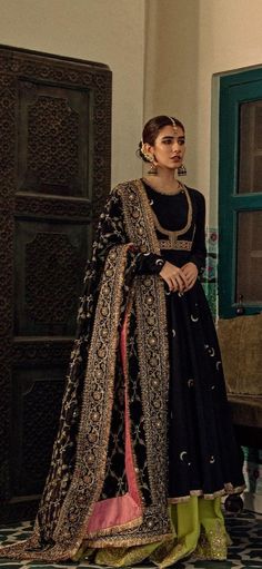 Black Anarkali, Embroidery Wedding, Pakistani Wedding Outfits, Crochet Cable, Pakistani Fashion Party Wear, Pakistani Fancy Dresses, Stylish Dresses For Girls, Pakistani Dress Design