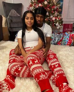 Cute Couple Christmas Pajamas Black, Couples In Christmas Pjs, Cute Couple Christmas Photoshoot, Matching Pjs Couples Christmas, Matching Christmas Pjs For Couples Photo Ideas, Matching Pjs For Couples Black, Cute Christmas Pajamas For Couples, Christmas Ig Pictures, Couples Matching Christmas Pajamas