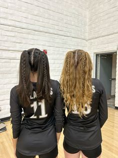 Basketball Hairstyles Tutorials, Volleyball Hairstyles For Bangs, Sport Pigtails, Hairstyles Basketball Game Day, Braided Hairstyles Volleyball, Hairstyle For Sports Girl, Volleyball Hairstyles With Bow, Volleyball Girl Hairstyles, Hairstyles For Games Sports