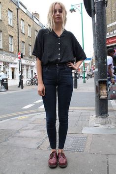 ZAPATOS ESTILO MASCULINO – vestiloblog Button Up Shirt Over Dress, Print T Shirt Outfit, Low Docs, 70s Bands, 60s Vibes, Brick Lane, Neue Outfits, Oui Oui