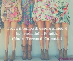 three girls standing next to each other with their hands in their pockets and the caption above them reads, trova it tempo di essere