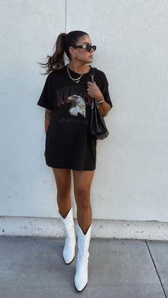 Cowboy Boots Outfit Summer 2023, White Cowboy Boots Street Style, Western Boots Outfit 2023, Black Western Boots Outfit Summer, Cowboy Boots Spring Outfit, Cute Outfit With Cowboy Boots, Modern Cowboy Boots Outfit, Summer Outfit With Cowboy Boots