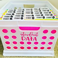 the student data bin is filled with pink dots