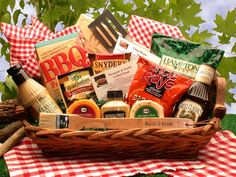 Master of The Grill Gift Basket, Gift Baskets Drop Shipping - A Blissfully Beautiful Boutique Grill Gift Basket, Mix Grill, Meat Gifts, Party Mix Snacks, Snack Gift Baskets, Gourmet Bbq, Gift Baskets For Him, Auction Baskets