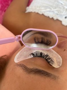 Beginner Lash Tech, Lash Tech, Lash Room Decor, Eyelash Technician, Tech Aesthetic, Lash Room, Pretty Lashes, Mirror Photo, Healthy Girl