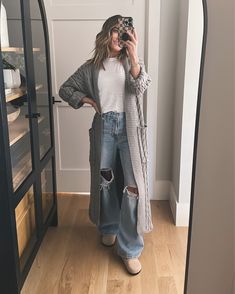 The Sister Studio, Long Cardigan Outfit, Mom Outfits Fall, Sister Studio, Trendy Mom Outfits, Women Long Cardigan, Winter Desserts, Mama Style, Cardigan Outfits