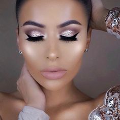 The stunning @amrezy, in our ⭐Glitter & Glow ⭐Liquid Eyeshadow in Bronzed Bell. ✨🙌🏻❤ 👉🏻This one's exclusive to StilaCosmetics.com! [ click the #linkinbio and select this image to add it to your collection ] #stilaglitter Wedding Makeup Glitter, Gala Make Up, Makeup Goddess, Client Makeup, Make Up Designs, Wedding Eyes, Wedding Hairstyles And Makeup, Wedding Eye Makeup, Wedding Makeup Tips