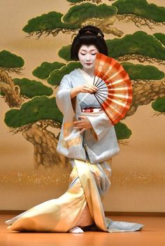 Geisha Tattoo Design, Japanese Traditional Clothing, Geisha Tattoo, Modern Pictures