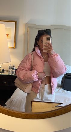 Pastel Puffer Jacket Outfit, Dusty Pink Puffer Jacket Outfit, Pink Puffer Outfit, Outfit Rosa Invierno, Pink Jacket Outfit Aesthetic, Puffer Jacket Outfit Aesthetic, Puffer Jacket Outfit Winter Style, Pink Puffer Jacket Outfit, Puff Jacket Outfit