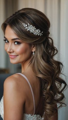 15 Stunning Bridesmaid Hair Ideas for Every Length - TecArticles Bridesmaid Bun Hairstyles, Half Up Half Down Updo, Side Ponytail Wedding, Wedding Ponytail Hairstyles, Half Up Half Down Short Hair, Bridesmaid Hair Side, Bridesmaid Hair Ideas, Bridesmaid Hair Inspo, Ponytail Braid