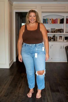 plus size blogger wearing light wash Good American Good Curve Straight Jeans and brown bodysuit Straight Leg Plus Size Outfit, Mom Jeans On Plus Size Women, Size 16 Mom Outfits, Styling Straight Leg Jeans Plus Size, Plus Straight Leg Jeans Outfits, Plus Sized Jeans, Best Jeans For Plus Size Women, Curvy Straight Leg Jeans Outfit, Good American Jeans Outfits