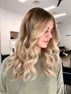 Formal Hair Down, Semi Formal Hairstyles, Curled Hairstyles For Medium Hair, Light Curls, Formal Hairstyles For Long Hair, Formal Hair, Hoco Hairstyles