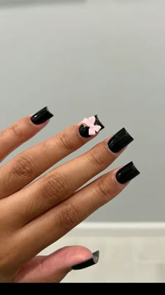 nails Black Nails With French Tip, Nail Ideas Short Black, Black Nail Ideas Short, Square Black French Tip, Basic Nail Sets, Bow Nails Short Square, Short Black Square Nails, Nail Designs Simple