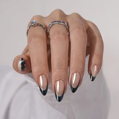 Chrome Nails With Black French Tip, Black Tips With Chrome, Emo French Tip Nails, Nail Into Almond, Black French Chrome Nails, Black Chrome Nails French Tip, Black French Tip Chrome Nails, Almond Nails Black Design, Black Chrome Nails Almond