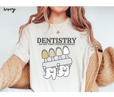 The Flossy Find shop is here for your dental inspired clothing and decor. As someone who works in the dental field I noticed a lack of options for all areas of dentistry and wanted to change that!  I hope you're able to find some fun and unique designs to represent the profession. Please be sure to check back as I will be adding new designs weekly. If there is something you are looking for but unable to find, please feel free to message me and I can help create what you're looking for.  ❥ MATERI Dental Tshirt Ideas, Dental Shirt, Dental Aesthetics, Dental Shirts, Dental Fun, Christian Shirts Designs, Gifts For Dentist, The Office Shirts, Dental Assistant