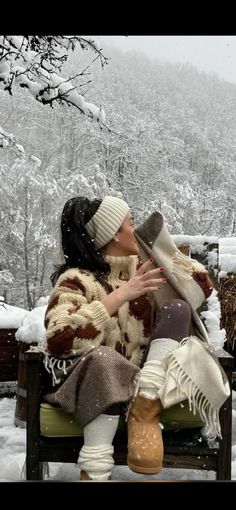 Cabin Getaway Outfit, Mountain Outfit Winter, Winter Cabin Aesthetic, Closet Corner, Aesthetic Winter Outfit, Cabin Outfit, Country Girl Aesthetic, Winter Date Outfits, Cabin Trip