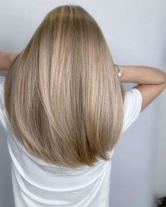 Oatmilk Blonde Hair, Cold Tone Blonde Hair, One Color Blonde Hair, Hair Color For Cold Skin Tone, Change Hair Color, Perfect Blonde Hair, Ashy Blonde, Mint Hair, Light Blonde Hair