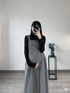 Pregnacy Fashion, Dress For Pregnant Women, Winter Maternity Outfits, Cute Maternity Dresses, Pregnancy Belly Photos, All Of Us Are Dead, Outfit Korean Style, Dresses For Pregnant Women, Pretty Pregnant