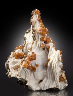 Cinder Toffee, Flowing Gown, Rocks And Fossils, Chihuahua Mexico, Quan Yin, Geology Rocks, Fine Minerals, Pretty Rocks, Cool Rocks