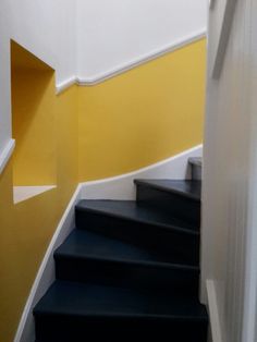 the stairs are painted yellow and black