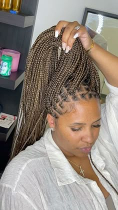 Hair Color 27 On Black Women, Braids On Highlighted Hair, Medium Knotless Braids Color 30, Braids 27/30, Knotless Braids 27/30, Colour 4 And 27 Braids, 4 27 30 Knotless Braids, 4/27/30 Knotless Braids, 4 27 30 Braids