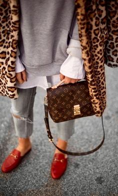 cheetah and jeans Princetown Gucci, Gucci Princetown Slipper, Moda Over 40, Winter Shoe Trends, Gucci Princetown, Pochette Louis Vuitton, Louis Vuitton Pochette Metis, Leopard Print Coat