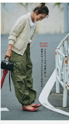 Goblin Aesthetic, Khakis Outfit, Japanese Street Wear, Mode Hippie, 90s Fashion Outfits, Japanese Street Fashion, Green Pants, Fashion Images