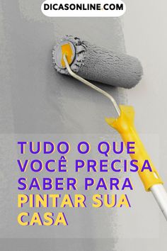 a yellow paint roller with the words tudo o que voce precia saber para pintar su casa