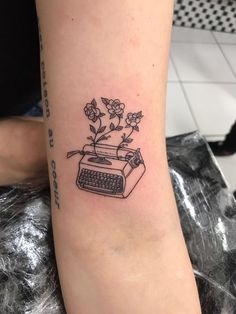 Tattoo tattoos cute simple line tattoo Small Spiritual Tattoos, Writer Tattoo, Indie Tattoo, Final Countdown, 4 Tattoo, Cute Little Tattoos, Spiritual Tattoos, Dainty Tattoos, Line Work