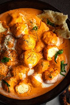 Cheese balls in tomato sauce pictured from above in dark bowl. Indian Salad Recipes, Curry Pasta Salad, Indian Veggies, Paneer Kofta, Curry Recipes Vegetarian, Kofta Curry, Kofta Recipe, Restaurant Style Recipes