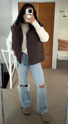 Winter In Texas Outfits, Fall 2024 Fashion Trends College, Date Night Outfit Casual Fall, Young Mom Outfits Fall, Oregon Fall Outfits, Apple Hill Outfit, Outfits For Moms In 20s, Midsize Fall Outfits Casual, Fall Outfits Inspo 2024