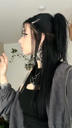 Cute Alt Hairstyle, Dark Hairstyles Aesthetic, Asian Grunge Hair, Hot Hairstyles For Women, Alt Half Up Half Down, Grunge Goth Hairstyles, Goth Ponytail Hairstyles, Straight Black Hair Hairstyles, Long Hair Alt Hairstyles