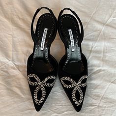 Manolo Blahnik Doyasi 70 Embroidered Black Velvet Slingback Pumps Brand New, Never Worn Includes Box And Two Dust Bags Size 36.5 (Equivalent To A Us 6.5) Original Price $925 Happy To Send More Pics If Needed! Manolo Blahnik Green, Manolo Blahnik Slingback, Manolo Blahnik Red, Manolo Blahnik Blue, Manolo Blahnik Pumps, Manolo Blahnik Black, Manolo Blahnik Heels, Blahnik Shoes, Black Strappy Heels