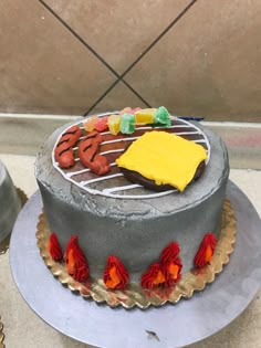 there is a cake that looks like it has been made to look like a barbecue grill