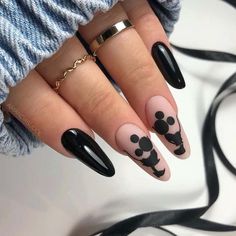 Acrylic Nails Coffin Disney, Minnie Mouse Nails Acrylic, Disney Nails Easy, Mickey Mouse Acrylic Nails, Disney Nail Ideas, Mickey Mouse Nail Design, Disney Themed Nails, Disneyland Nails, Mouse Nails