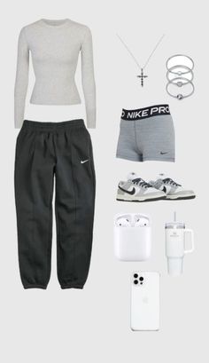 Outfit Inspo Layout, Nike Outfit, Fashion Mistakes, Outfit Inspo, Pants, Clothes, Trousers