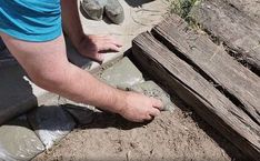 Learn how to make a concrete pathway with this easy DIY tutorial. #diy #outdoor #pathway Cobblestone Patio, Backyard Improvements, Concrete Cleaner, Cobblestone Walkway, Concrete Pathway, Concrete Bags, Concrete Walkway, Outdoor Walkway, Cement Garden