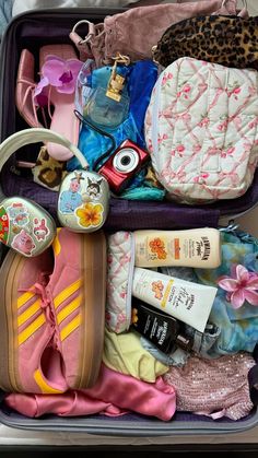 Florida Packing, Packing Aesthetic, Florida Shopping, Florida Baby, Travel Aesthetics, Summer 25, Packing List For Vacation, Beach Friends, Handbag Essentials