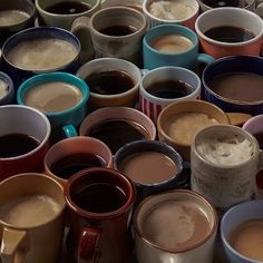 there are many mugs with different colors on them