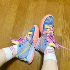 Cute Basketball Shoes, Vball Shoes, Zapatillas Nike Basketball, Popular Basketball Shoes, Irving Shoes, Purple Basketball Shoes, Pink Basketball Shoes, Basket Shoes, Best Volleyball Shoes