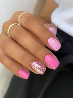 two tone pink short nails with glitter accent Pink Glitter Nails, Smink Inspiration, Nail Designs Glitter