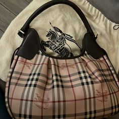 Good Conditions Burberry Purse, Burberry Horseferry Bag, Burberry Bag, Burberry, Bag Lady, Purse, Cream, Women Shopping, Color