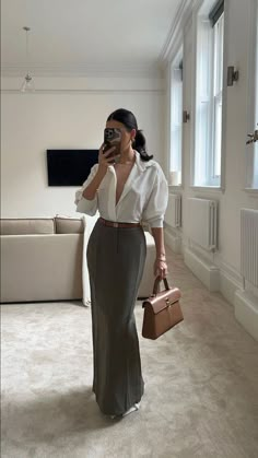 Elegant and classy outfit for professionnal occasions | Elevated Formal look with a skirt#ootd #fashion #business Corporate Core, Look Hippie Chic, Classy Business Outfits, Elegant Classy Outfits, Fest Outfits, Mode Turban, Business Outfits Women, Stylish Work Attire, Business Casual Outfits For Work